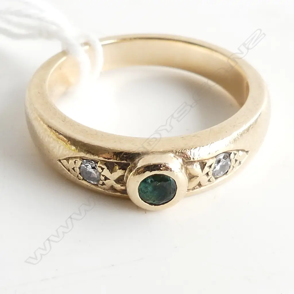 9CT EMERALD & DIAMOND RING 6.5 GRAMS SIZE P 1/2 Image 1++