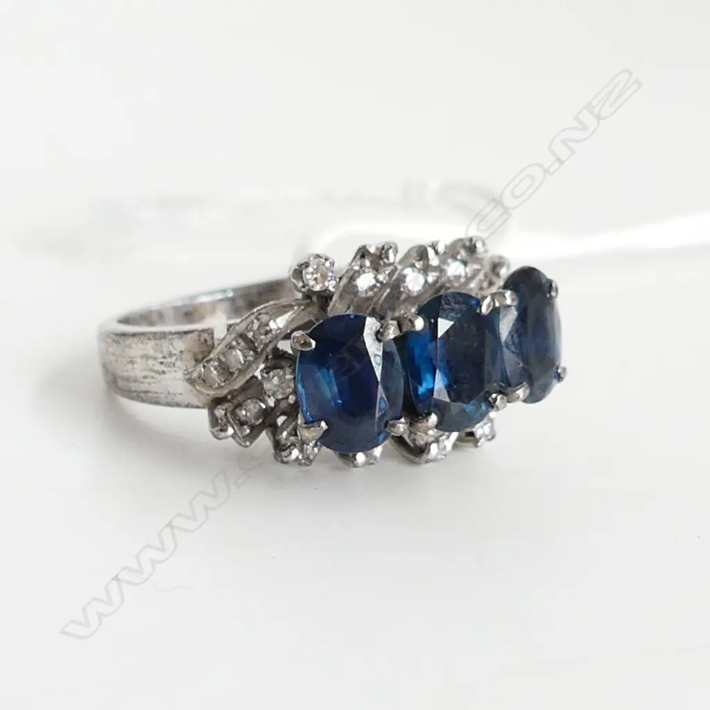 WHITE 9ct GOLD SAPPHIRE & DIAMOND RING 5.2gms Image 1++