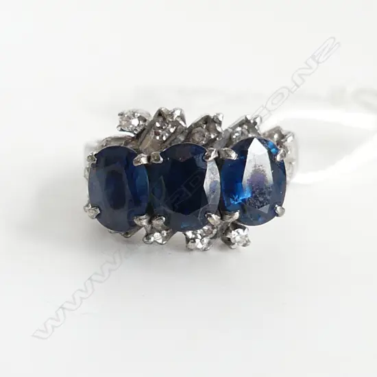 WHITE 9ct GOLD SAPPHIRE & DIAMOND RING 5.2gms