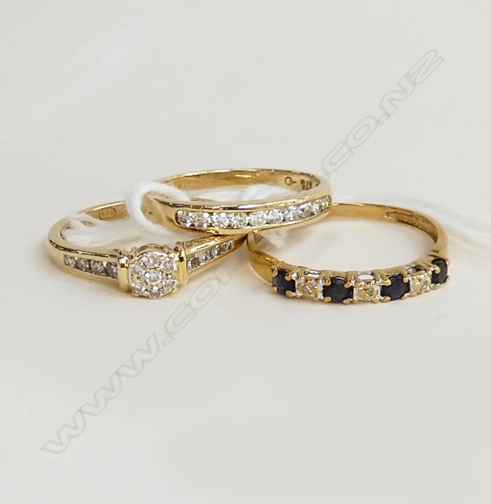 3 SMALL 9CT DIAMOND RINGS 3.8 GRAMS Image 1++