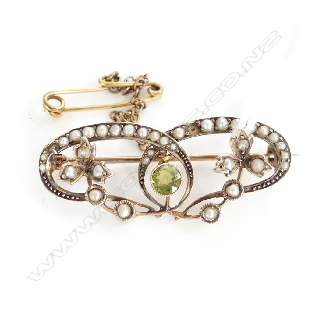 EDWARDIAN 9CT BROOCH peridot & seed pearl 1 pearl missing 3gms Image 1++