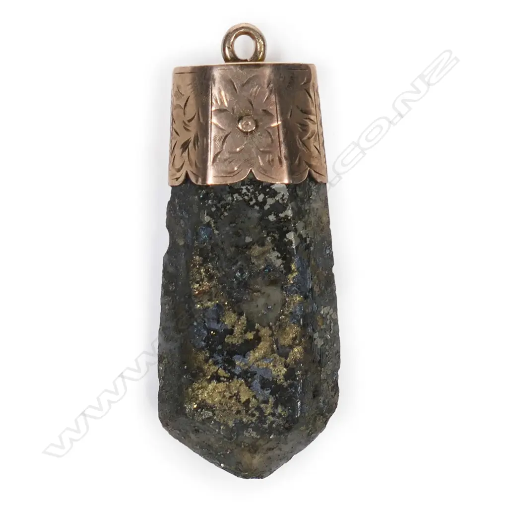 C1900 KOHN 9CT GOLD  & QUARTZ PENDANT some chipping to stone Image 1++