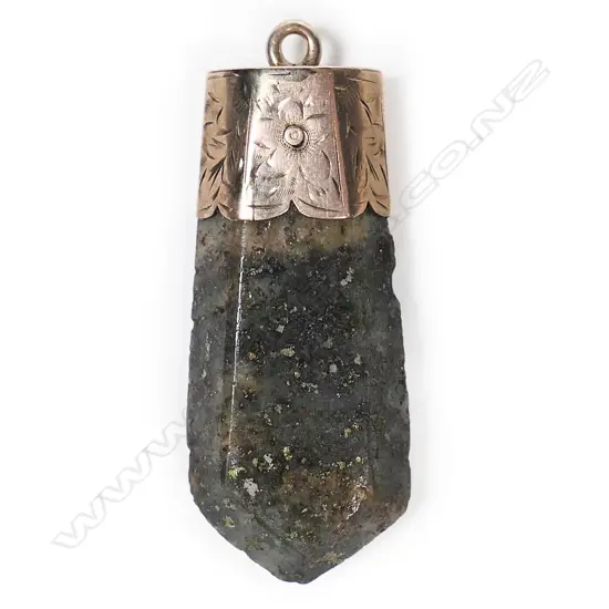 C1900 KOHN 9CT GOLD  & QUARTZ PENDANT some chipping to stone