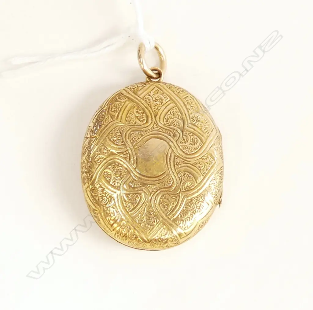 GOLD? & ENAMEL LOCKET 8.8gm minor damage Image 1++