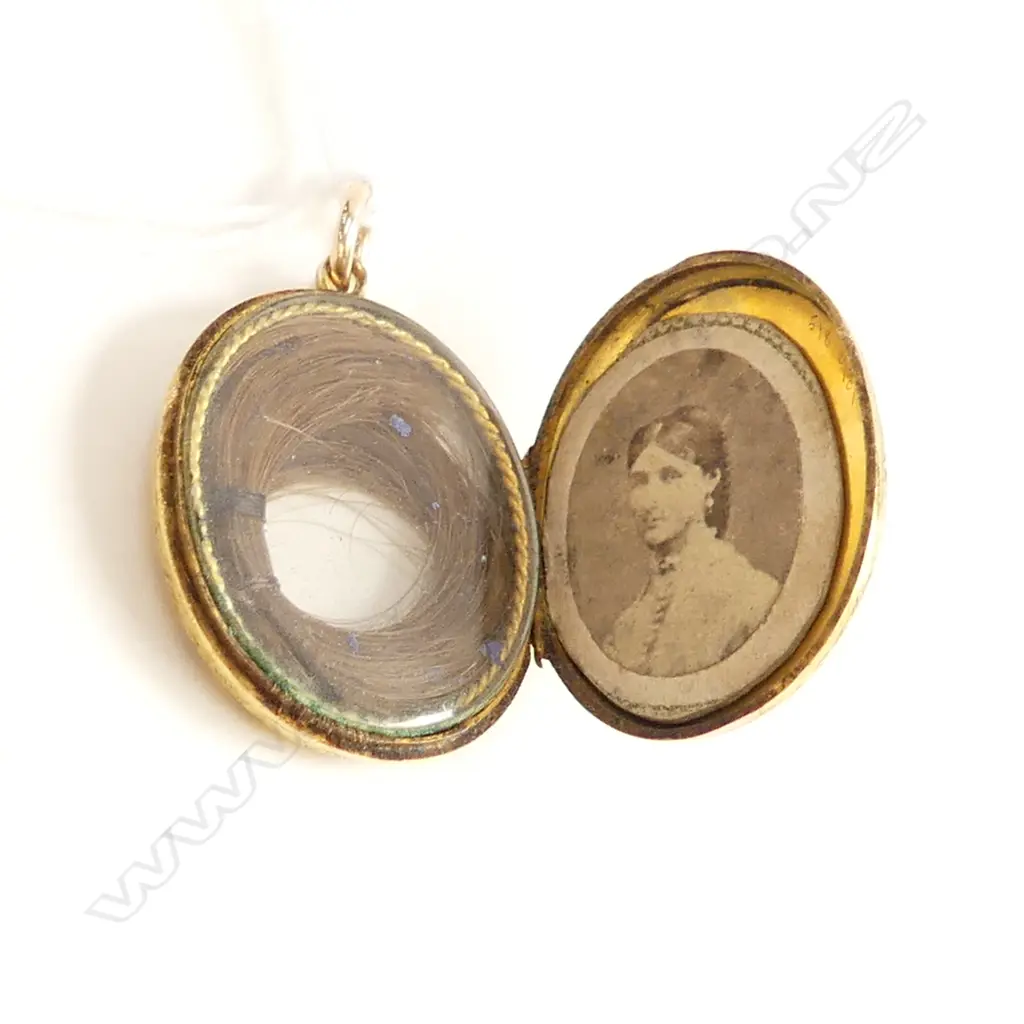 GOLD? & ENAMEL LOCKET 8.8gm minor damage Image 1++