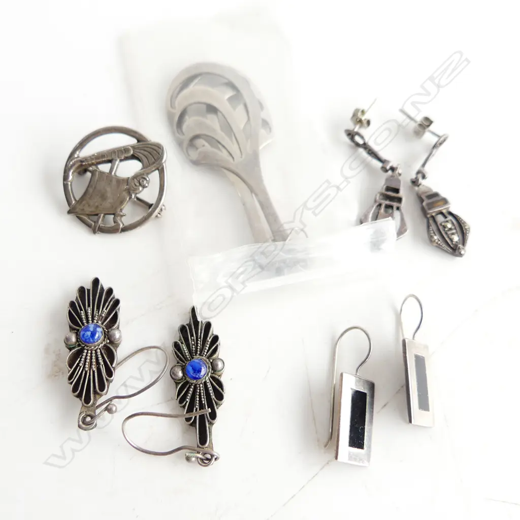 PR STYLISH SILVER LGE EARRINGS + 3 PRS SILVER EARRINGS + VIKING SILVER BROOCH SCOTTISH Image 1++