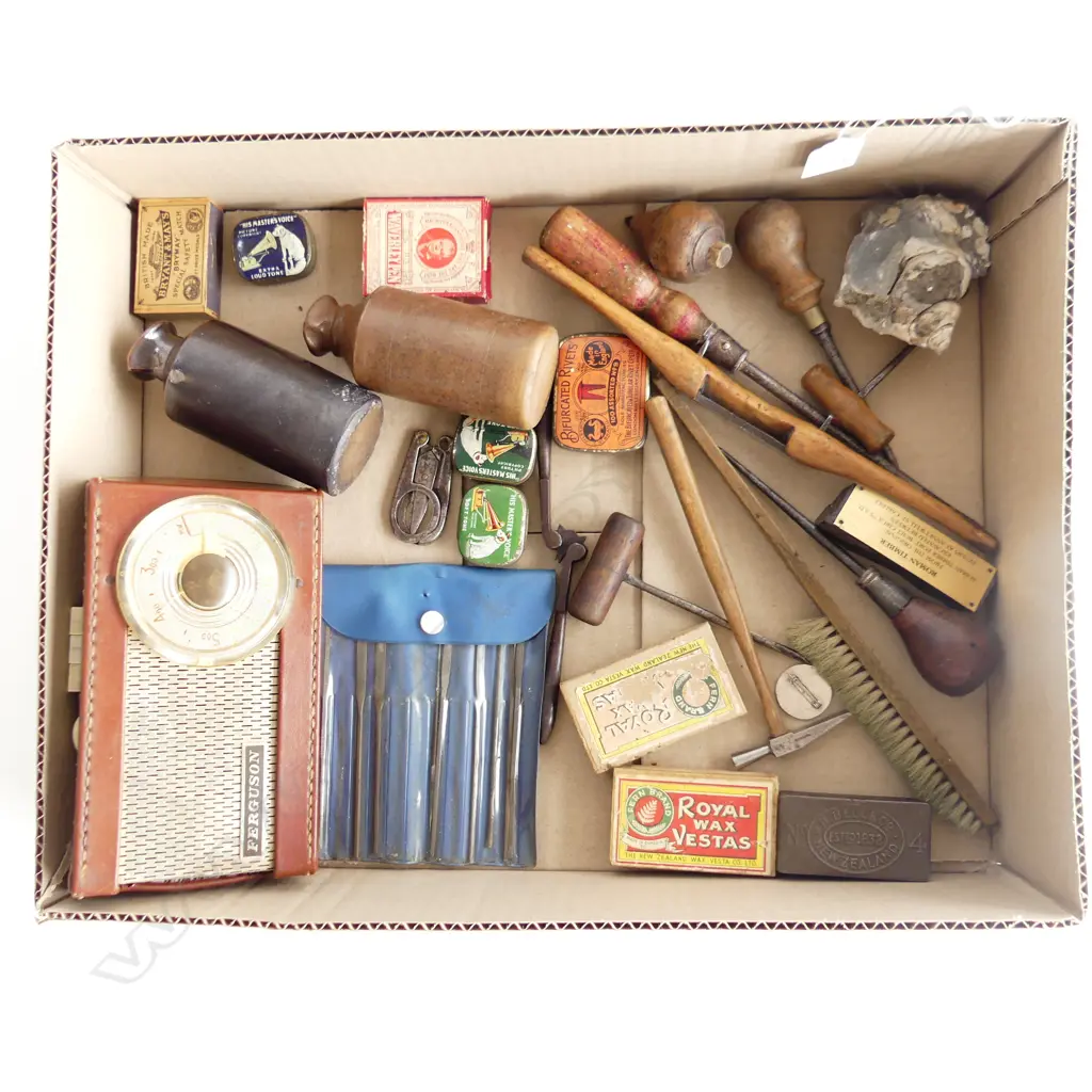 TRAY OF VINTAGE TOOLS  & COLLECTABLES  Image 1++