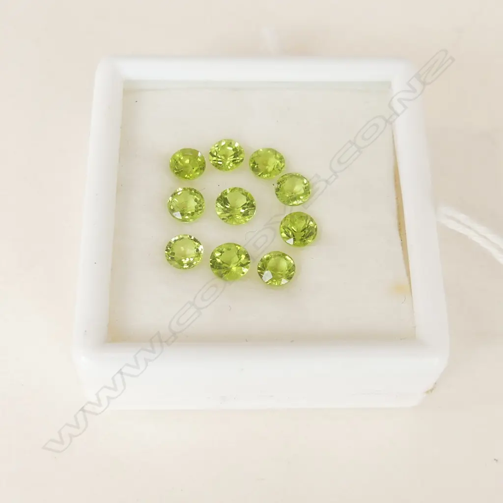 PERIDOT ROUND STONES 4.5MM 10 =3.70CT Image 1++