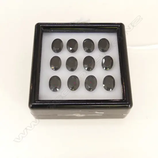BLACK SAPPHIRE OVAL 7X5 12 =13.30CT