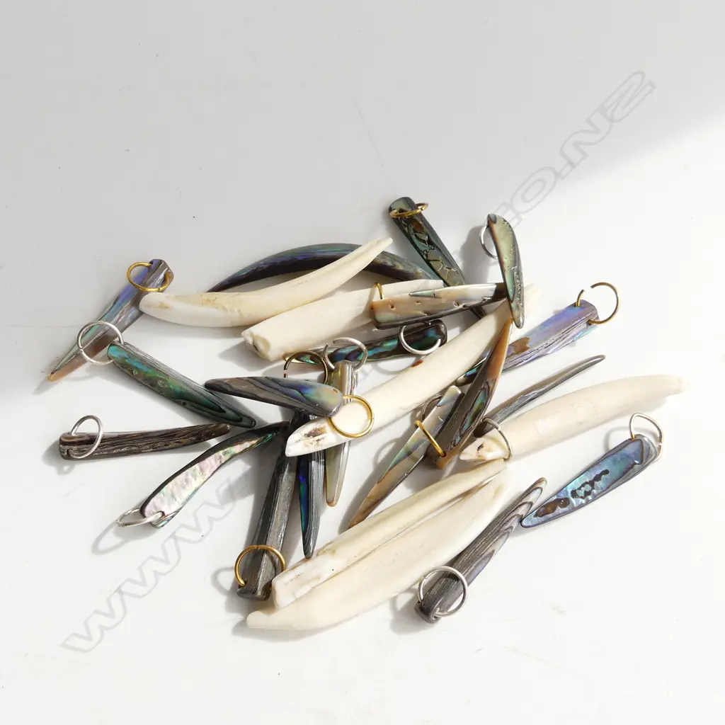 BAG TUSK & PAUA SHELL PENDANTS Image 1++