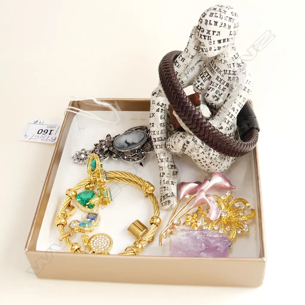 7 PCES COSTUME FASHION JEWELLERY + 'READER' SCULPTURE H.105mm AF Image 1++