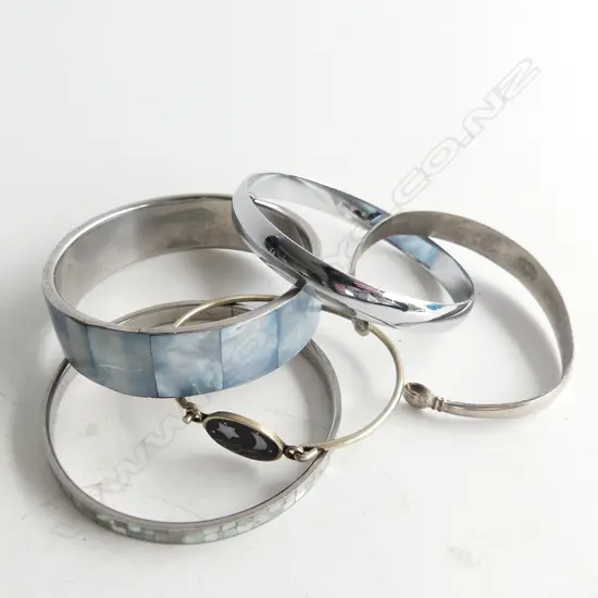 5 BANGLES