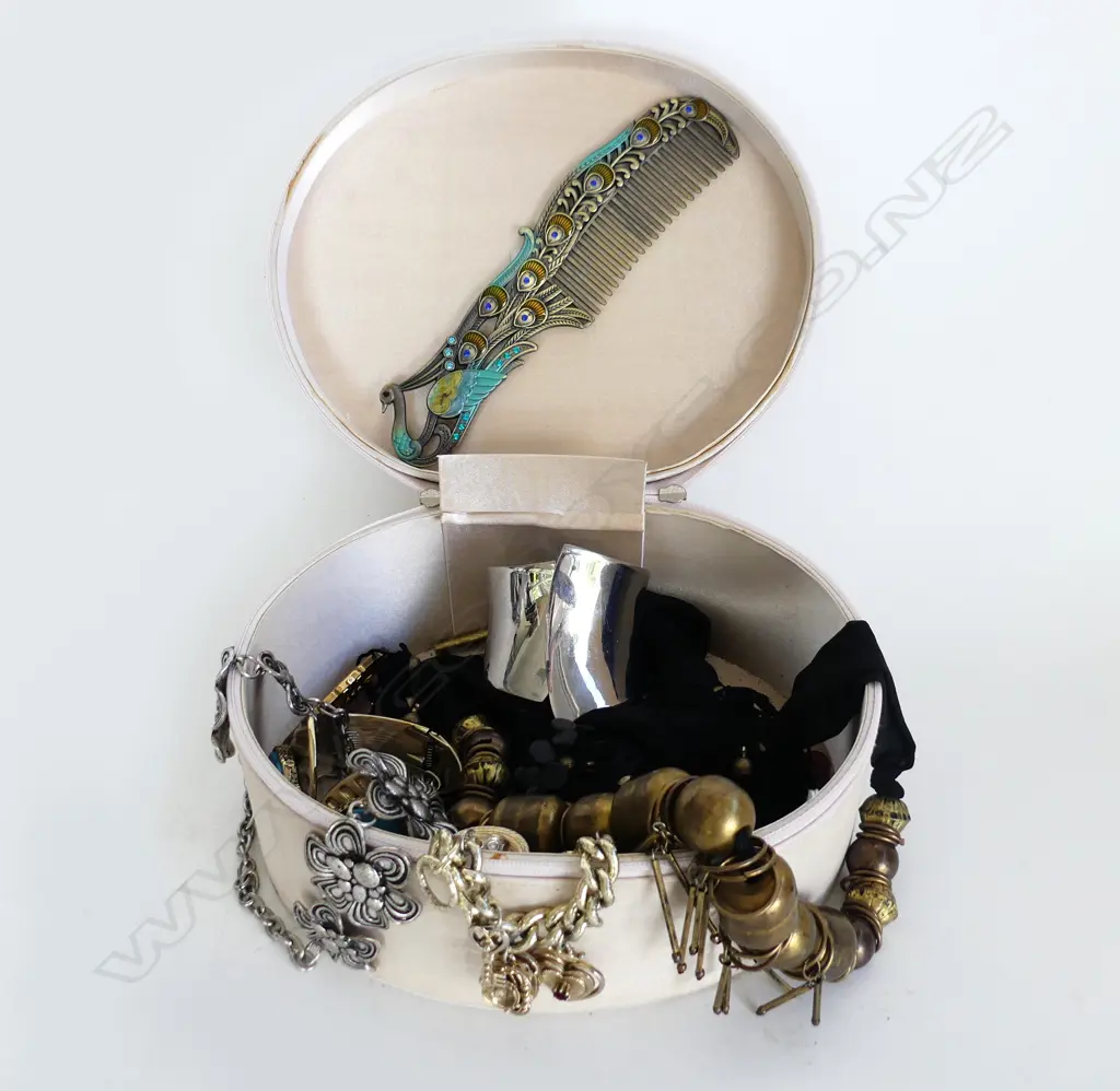 BOX OF COSTUME JEWELLERY, INCL. VINTAGE PEACOCK COMB Image 1++