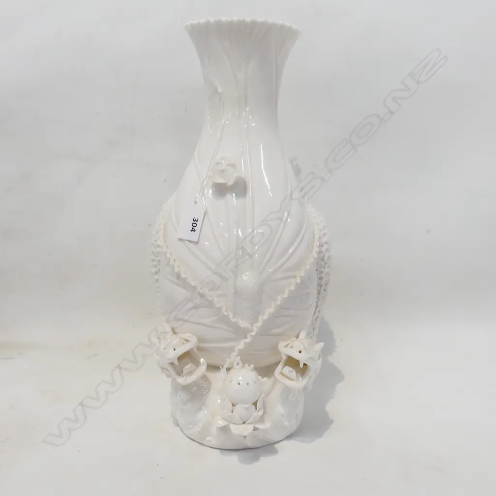 LG BLANC DE CHINE VASE; DRAGONS CHASING PEARL H.370mm some losses Image 1++