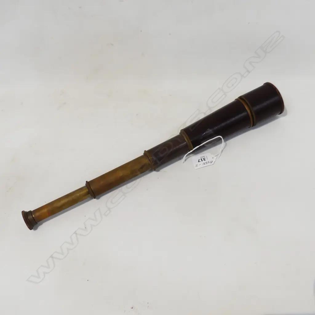 REPRO BRASS & LEATHER NAUTICAL TELESCOPE Image 1++