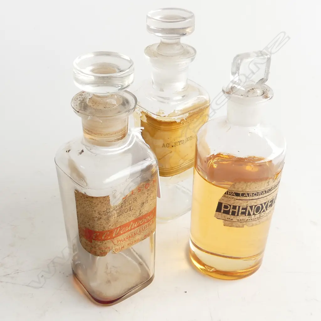 3 VINTAGE PHARMACY BOTTLES H.140mm Image 1++