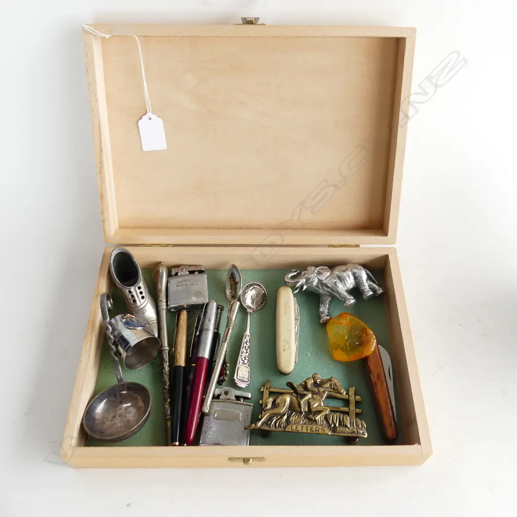 SMALL WOODEN BOX W290MM & CONTENTS VINTAGE COLLECTABLES Image 1++
