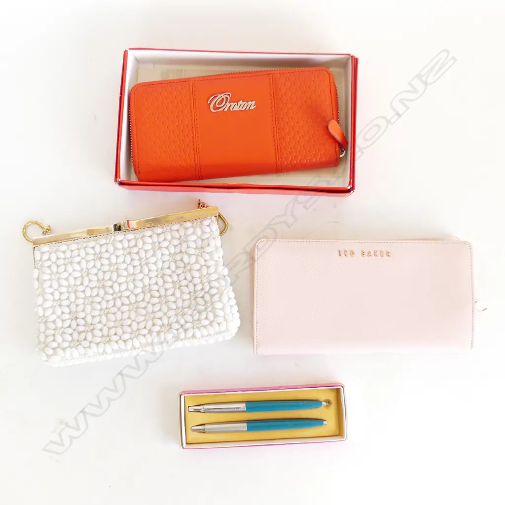 3 VINTAGE PURSES(1 BOXED) + BOXED PR PARKER PENS Image 1++