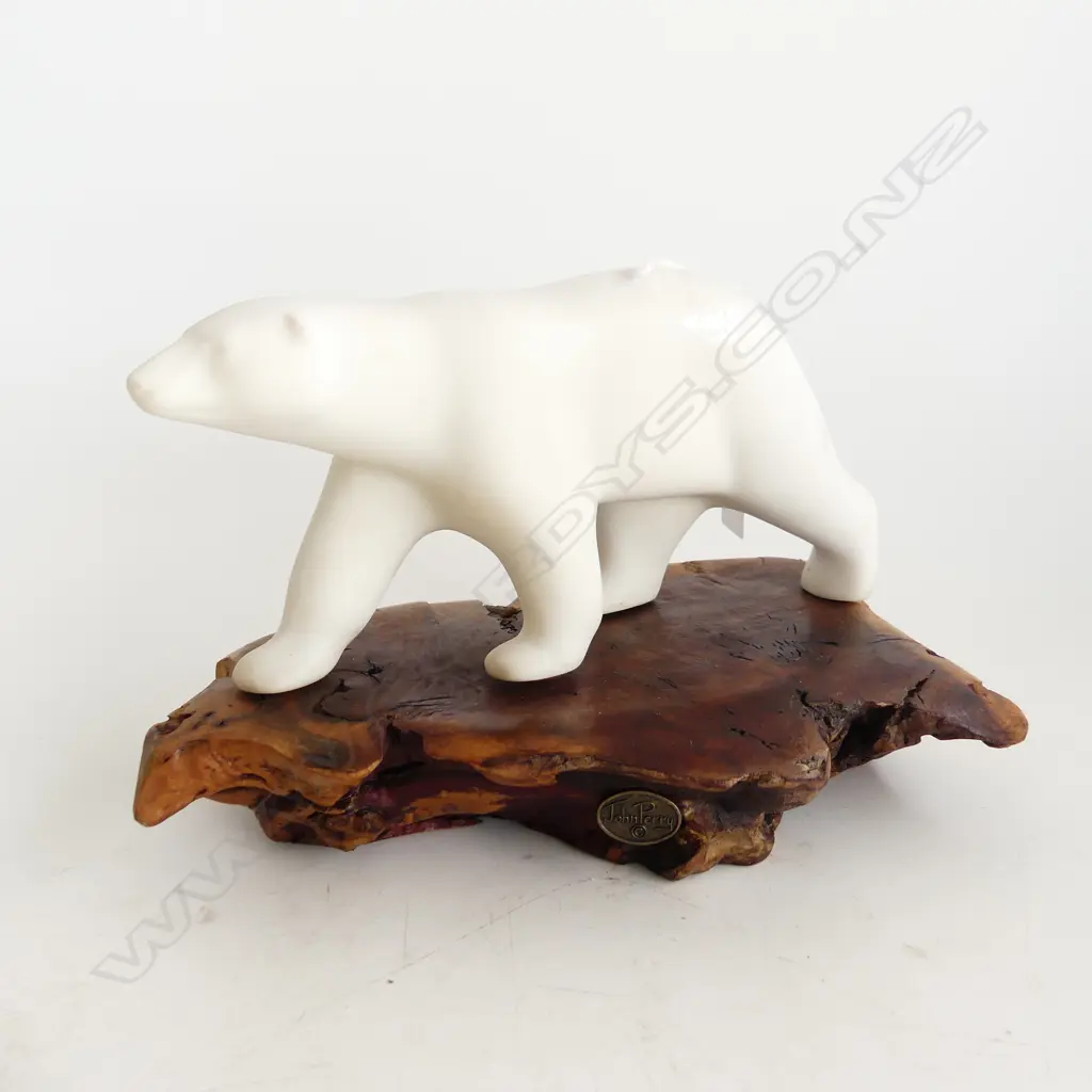 'JOHN PERRY' RESIN POLAR BEAR ON WOODEN BASE W.270mm Image 1++