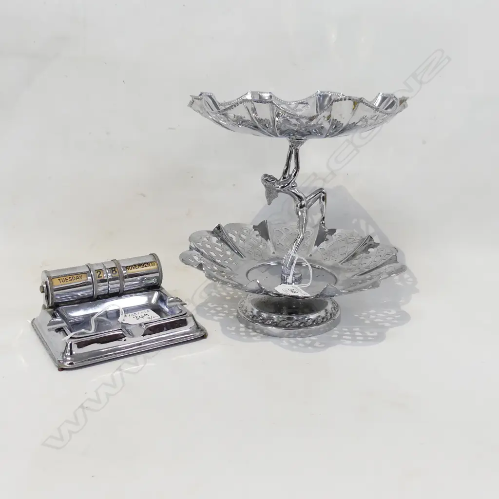 2 PCS RETRO STYLE METAL CAKE STAND & DESK CALENDAR/ASHTRAY Image 1++