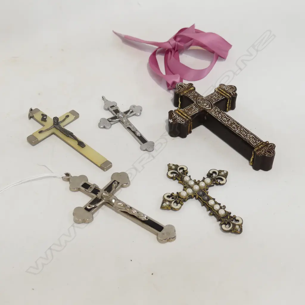 5 VINTAGE CRUCIFIXES H.125mm Image 1++