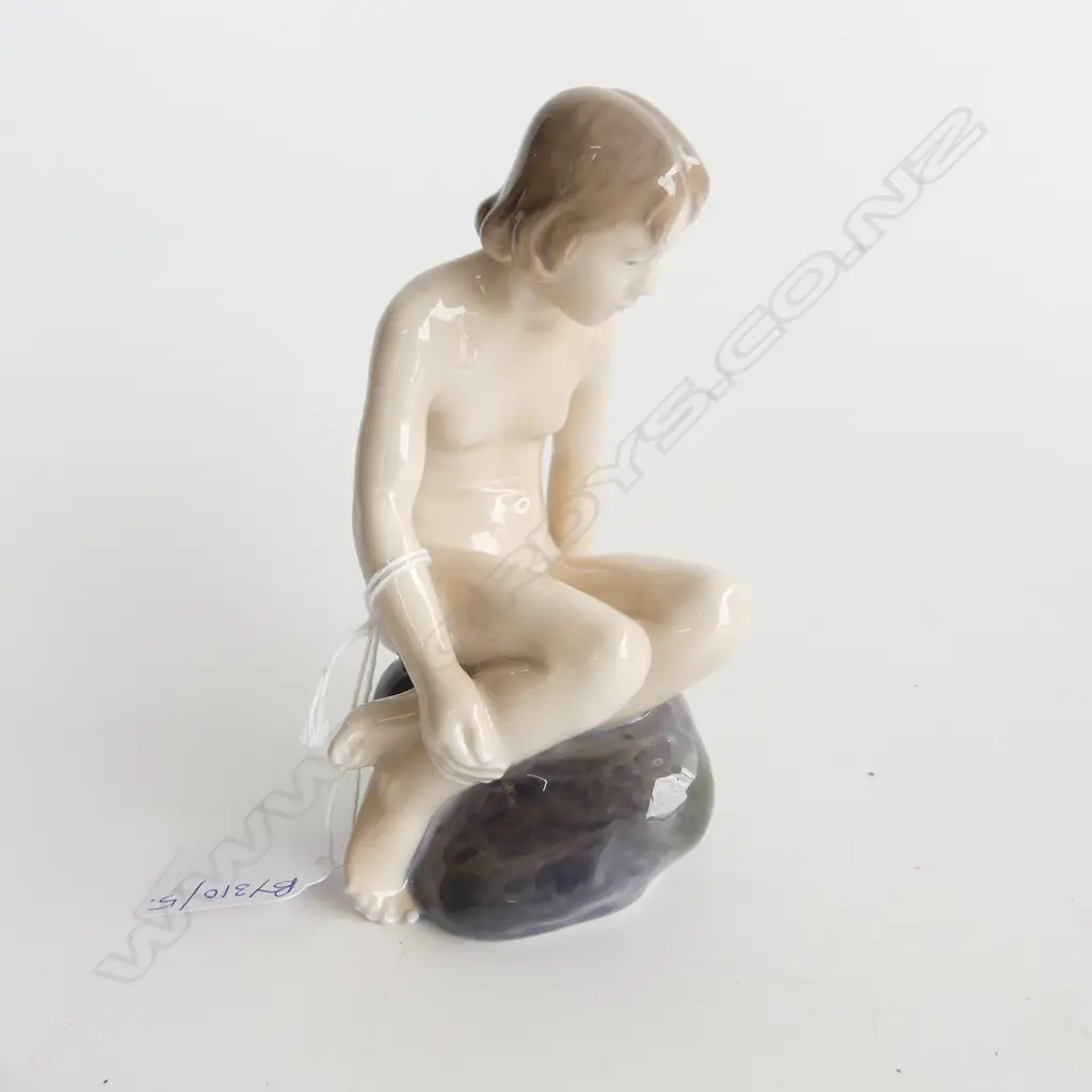 ROYAL COPENHAGEN #4027 NUDE GIRL ON STONE H.135mm Image 1++