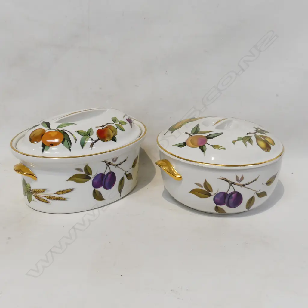 2 LG ROYAL WORCESTER EVESHAM LIDDED TUREENS (OVAL REPAIRED) 220mm dia Image 1++