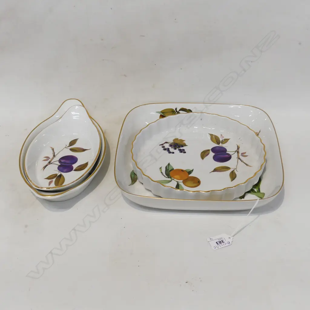 4 ROYAL WORCESTER EVESHAM DISHES; 270x270mm Image 1++