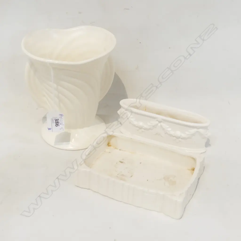 3 WHITE CROWN LYNN VASES; 652, 675, 594 H.155mm Image 1++