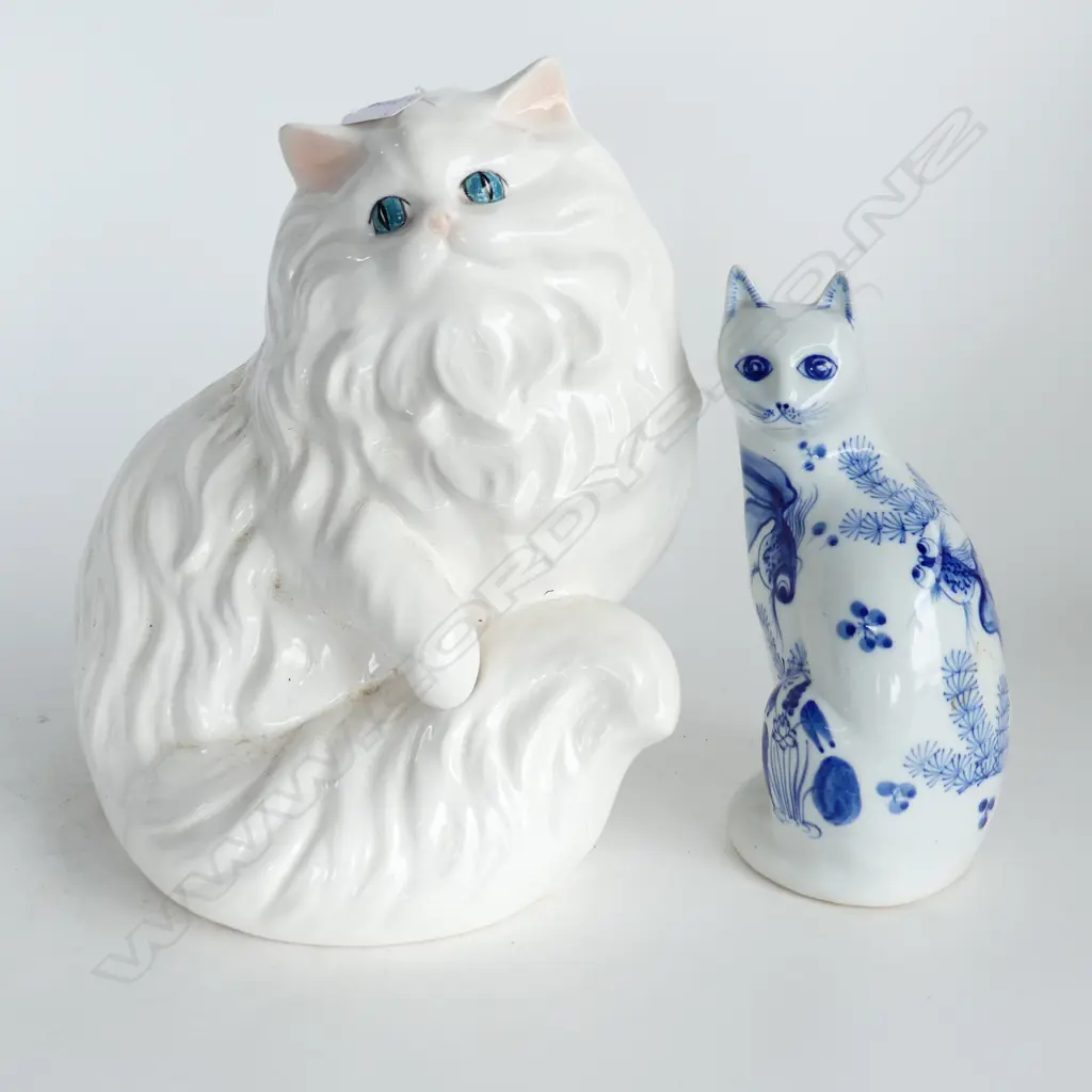 2 CERAMIC CATS SMALLER CRACKED H.255 / 340mm Image 1++