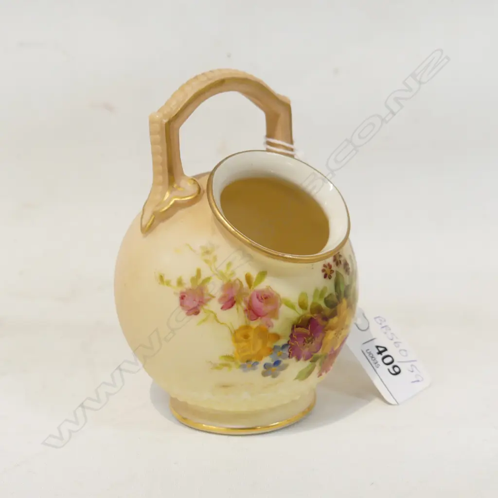 R/WORCESTER SMALL VASE overhead handle coloured florals on peach ground H.100mm Image 1++