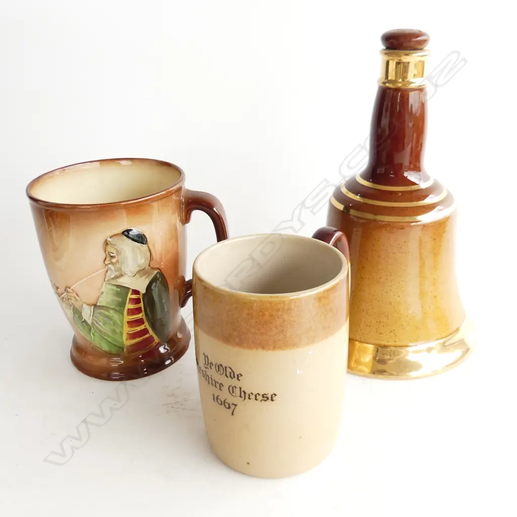 3 PCES ROYAL DOULTON; 2 MUGS + BELLS SCOTCH WHISKY DECANTER H.240mm Image 1++