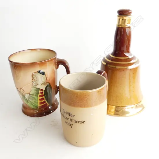 3 PCES ROYAL DOULTON; 2 MUGS + BELLS SCOTCH WHISKY DECANTER H.240mm