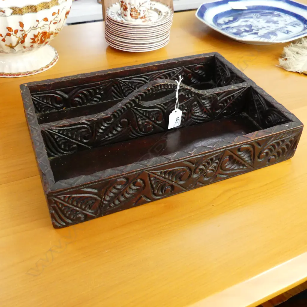 CARVED WOODEN CUTLERY BOX w. MAORI DESIGN 385x265mm Image 1++