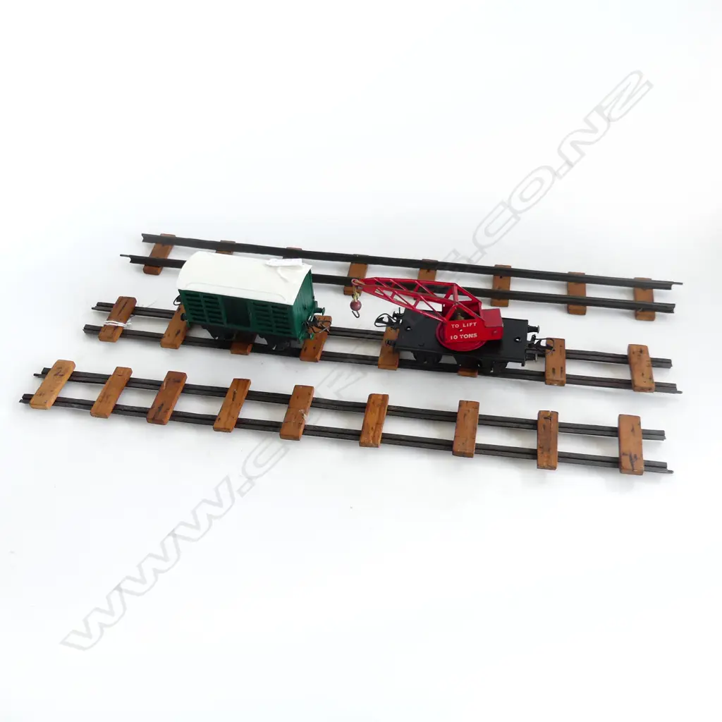 LARGE BOX HORNBY RAILS & 2 HORNBY CARRAGES Image 1++