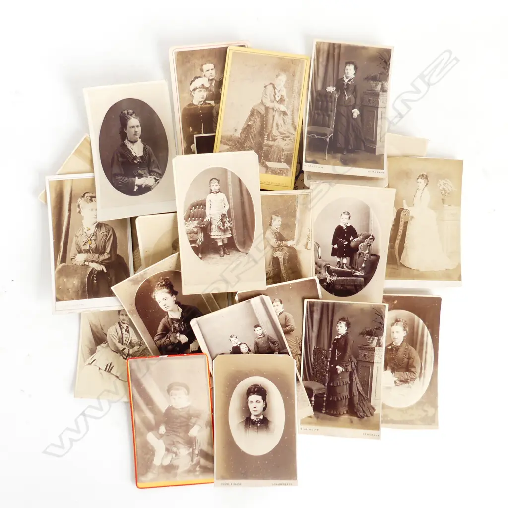 COLLECTION OF 27 EARLY VICTORIAN PHOTOGRAPHS OF LADIES AND CHILDREN Image 1++