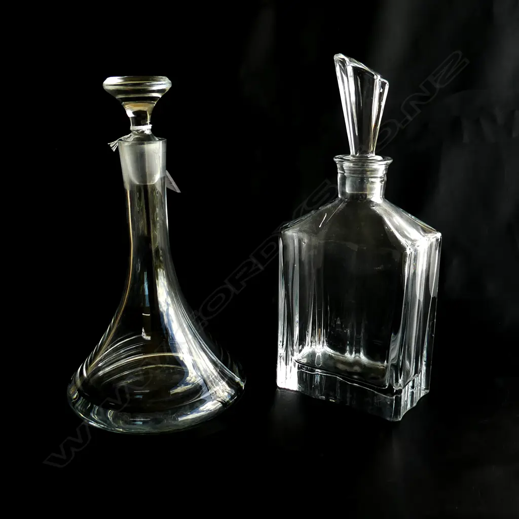 2 CONTEMPORARY CRYSTAL DECANTERS H.280mm Image 1++
