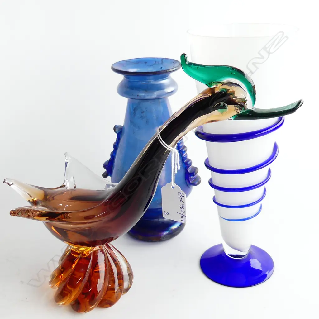 3 PCES ART GLASS; 2 VASES; PAOLO ROSSI & B/W, MURANO SWAN Image 1++