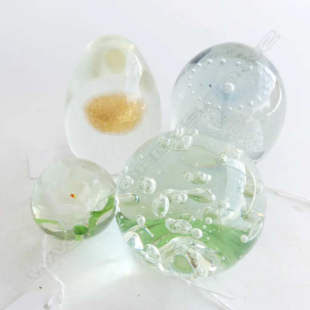 4 HAND BLOWEN GLASS PAPER WEIGHTS LARGEST 90MM Image 1++