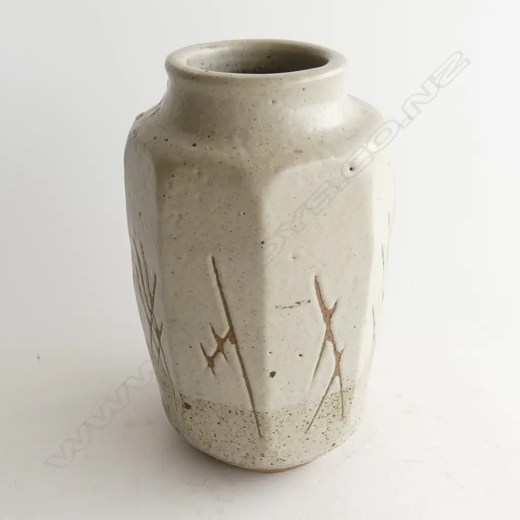 NZ STUDIO POTTERY VASE SIGNED H250MM Image 1++