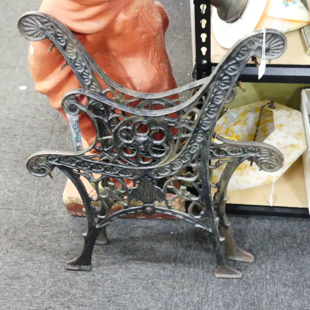 PR CAST IRON BENCH ENDS H.700mm Image 1++