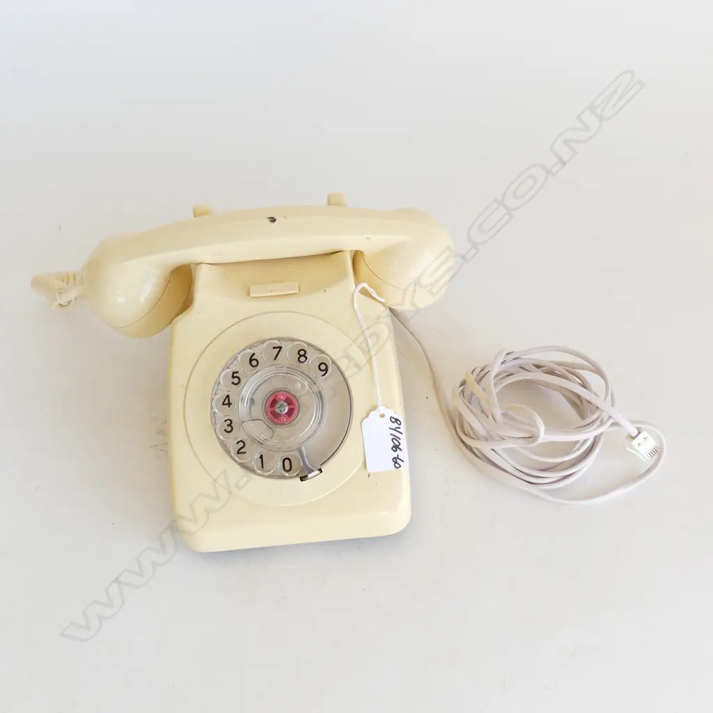 1960's GPO 746 ROTARY PHONE NZPO converted to modern plug in Image 1++