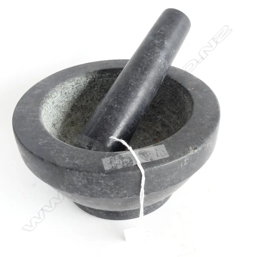 BLACK QUARTZ MORTAR & PESTLE 195mm dia Image 1++