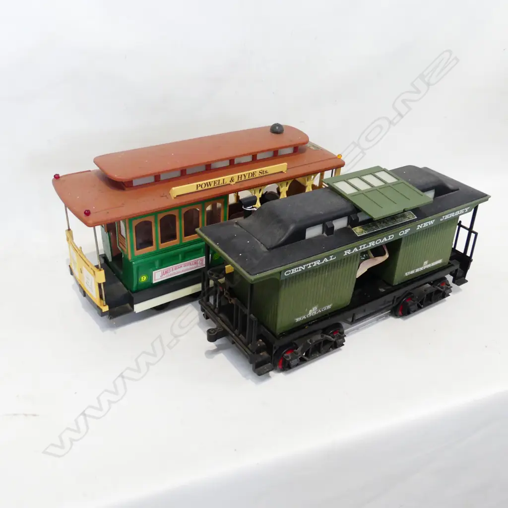 2 JIM BEAM RAIL CARRIAGE DECANTERS UNOPENED Image 1++