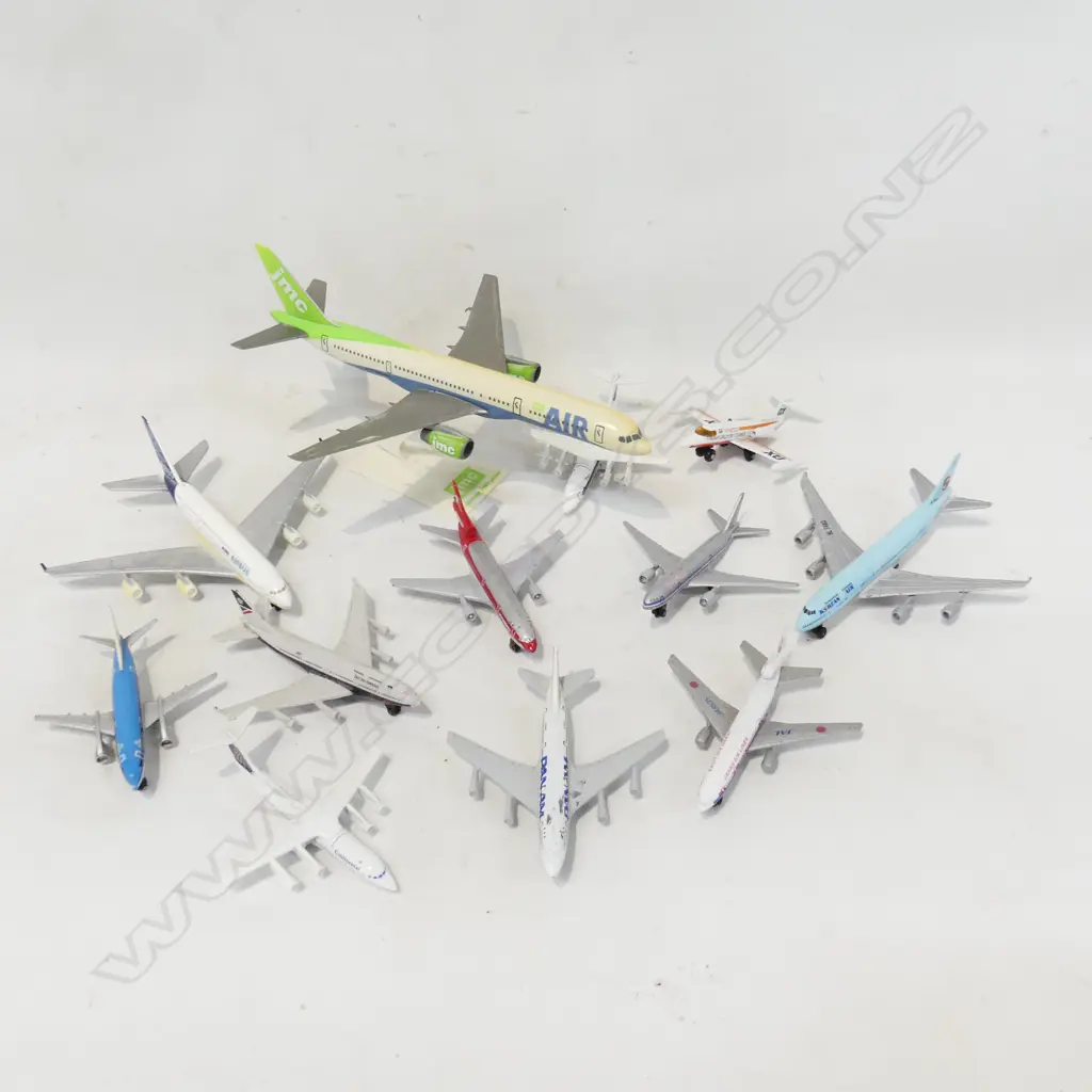 COLLECTION OF 12 MODEL & DIECAST AEROPLANES Image 1++