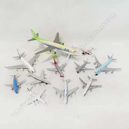 COLLECTION OF 12 MODEL & DIECAST AEROPLANES