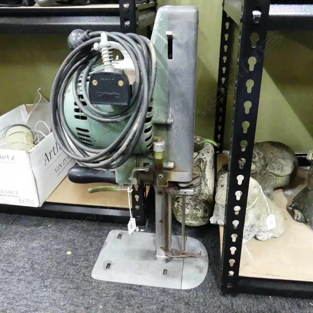 VINTAGE INDUSTRIAL WOLF PACER FABRIC CUTTER[WORKING] Image 1++
