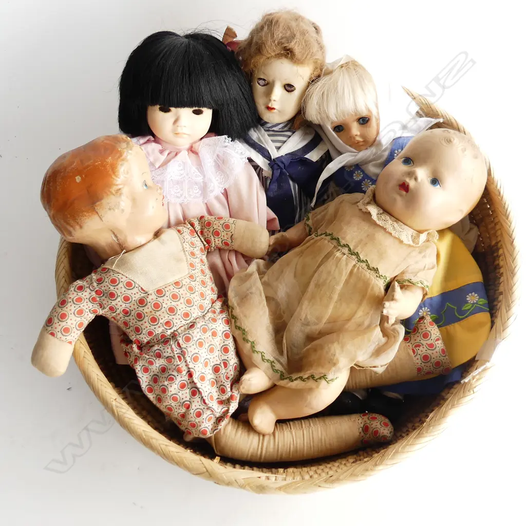 ROUND CANE BASKET DIA370MM & CONTENTS 5 VINTAGE DOLLS Image 1++