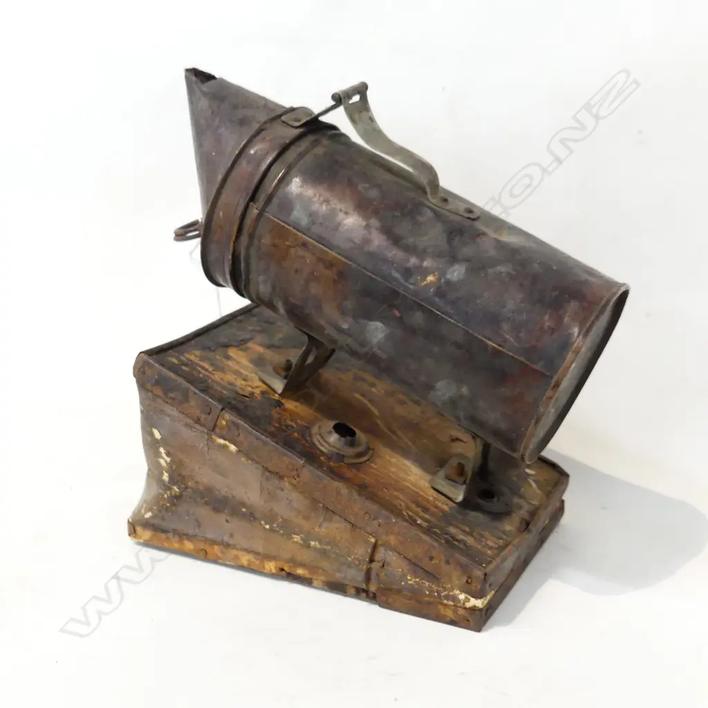 VINTAGE COPPER BEE SMOKER Image 1++