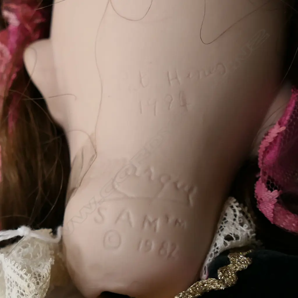 4 VINTAGE DOLLS, ONE HEAD DETACHED. 3 OF 4 DOLLS SIGNED TO BACK OF NECK Image 1++